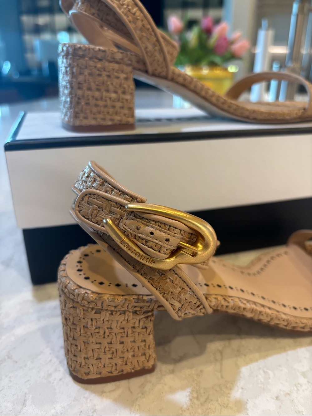 Larroudé Verona Block Sandal In Beige Leather and Natural Raffia - Picture 10 of 11